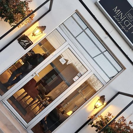 Minicity Inn Belgrad Exteriör bild